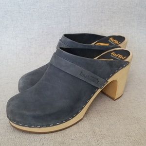 Swedish Hasbeens grey clogs
